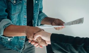 Der Güteantrag ist rechtsmissbräuchlich und es tritt keine Verjährungshemmung ein, wenn der Antragsgegner nicht bereit ist, an einem Güteverfahren mitzuwirken.